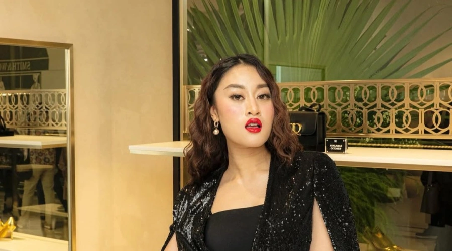 Sosok Aisha Retno, Penyanyi yang Viral Klaim Batik dari Malaysia