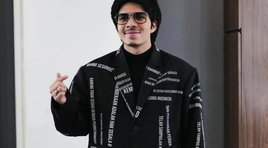 Gerebek Rumah Atta Halilintar: Koleksi Vespa Miliaran Hingga Lamborghini Parkir di Depan!