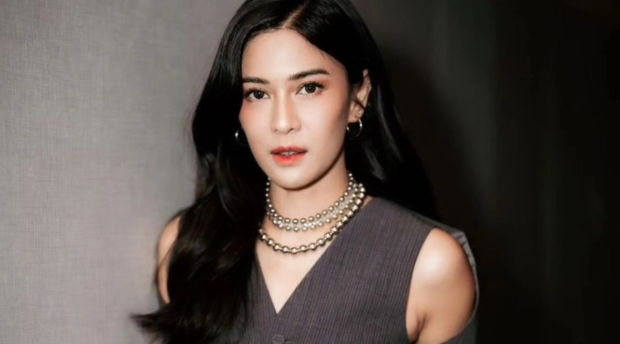 Dian Sastro Tampil Memukau di JFW 2025, Netizen Malah Salfok Bagian Sensitifnya!