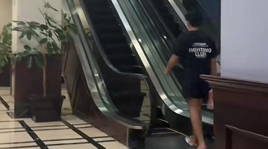 Geger! Safrie Ramadhan Kepergok Netizen di Hotel Jaksel, Bareng Jule?