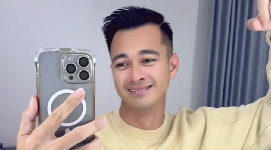 Eza Gionino Rasakan Sensasi Perdana Bikin Story di Depan Cermin: Ternyata Begini Ya