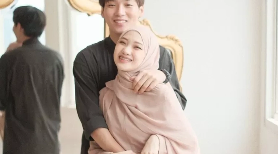 Julia Prastini alias Jule Diduga Selingkuh, Foto Tanpa Hijab Bersama Pria Tersebar