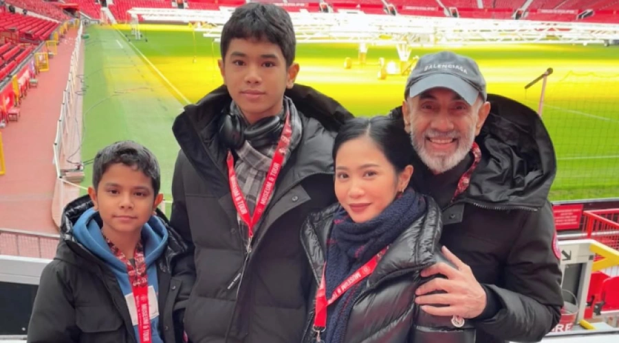 Parenting Ala Bunga Zainal Disorot, sang Artis Ajarkan Anak untuk Cegah Bullying!