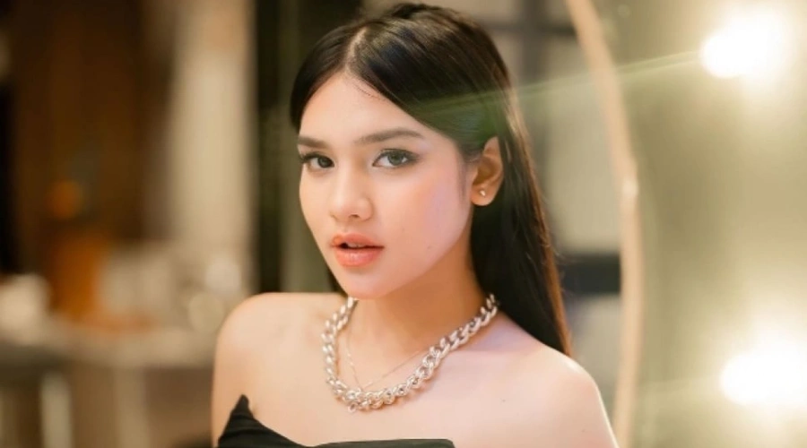 Davina Karamoy Ungkap Masa SMP Penuh Bullying, Dicap ‘Pelakor’ Selama 3 Angkatan!