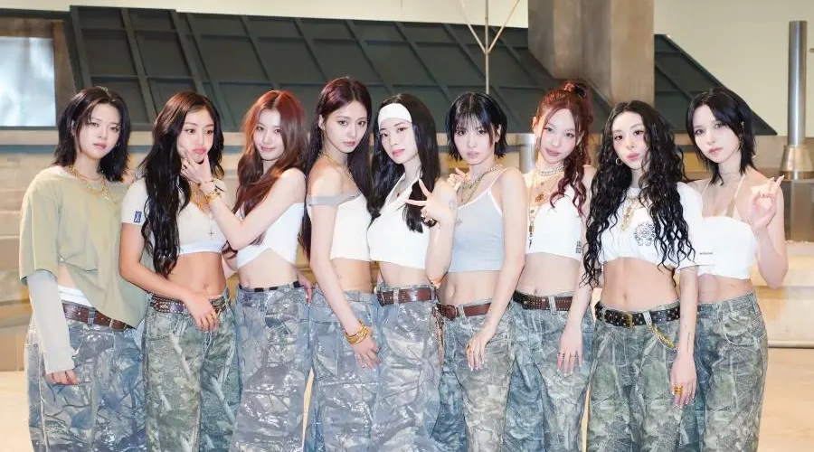 TWICE Pecahkan Rekor Baru! Album ‘THIS IS FOR’ Bertahan 15 Minggu di Billboard 200