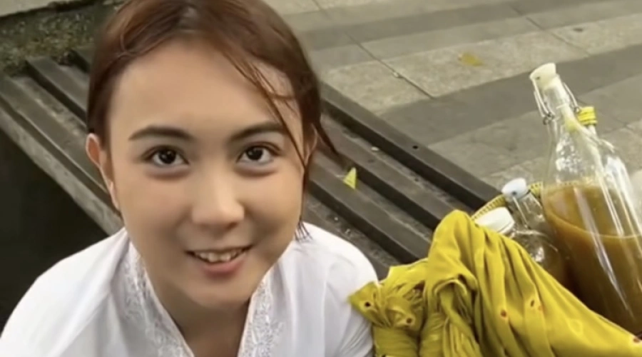 Video Viral Santi Penjual Jamu Cantik dari Bandung yang Dikira Gimmick Iklan