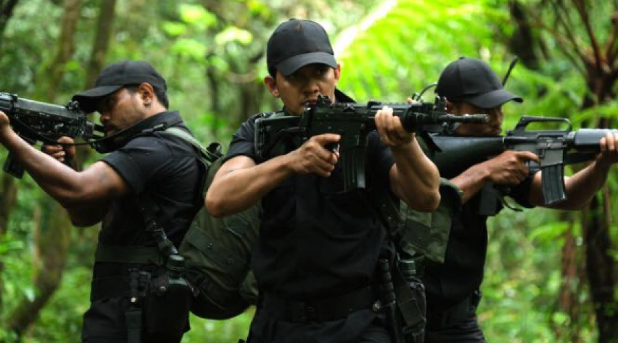 Sinopsis Film Aksi-Drama 'TIMUR' Disutradarai Iko Uwais, Tayang 18 Desember 2025