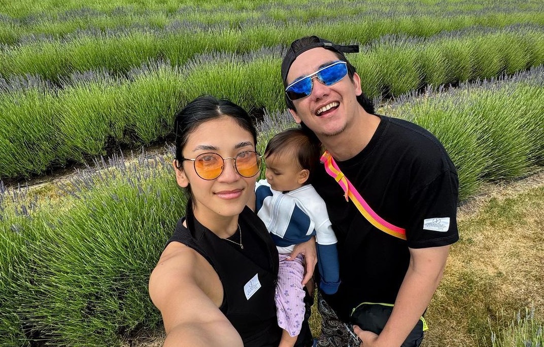 Aneh! Adipati Dolken Ajak Dua Teman Pria Tinggal di Ruman Bareng Istri