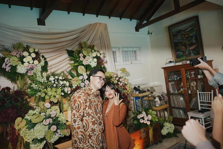 Adira Kania dilamar kekasihnya Adrian