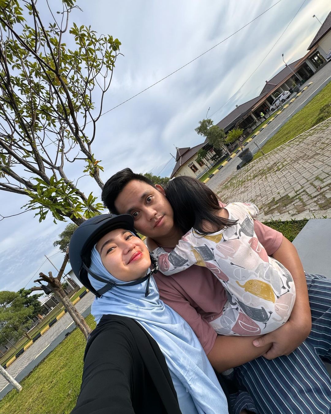 Arie Kriting dan Indah Permatasari Baru Kasih Tunjuk, Ini 4 Artis Sembunyikan Wajah Anak