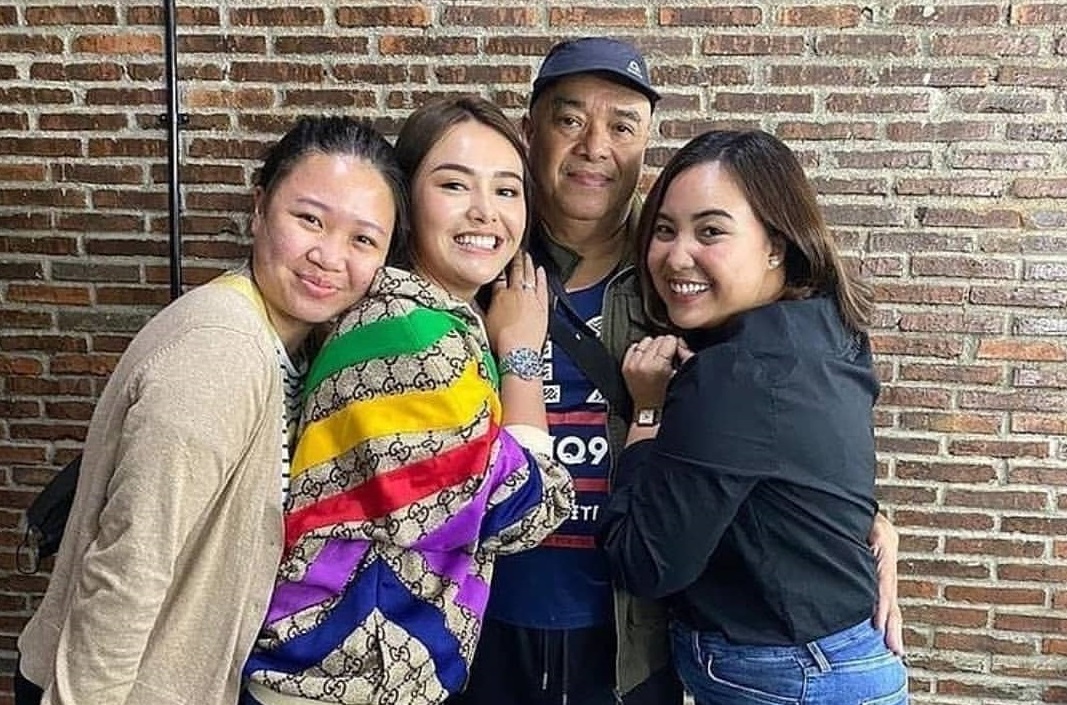 Nggak Nyangka! Ayah Kandung Amanda Manopo Mengais Cuan Lewat Cara Ini