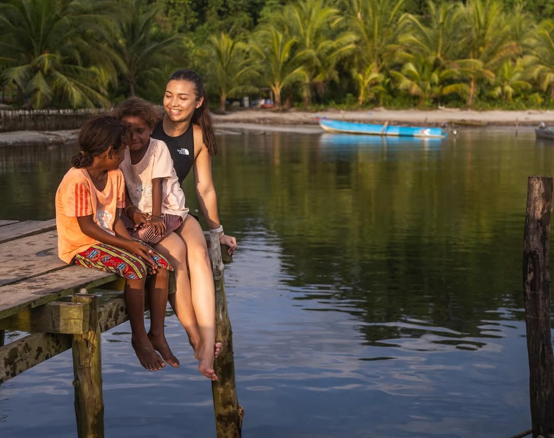 Angela Gilsha di Raja Ampat. [Instagram]