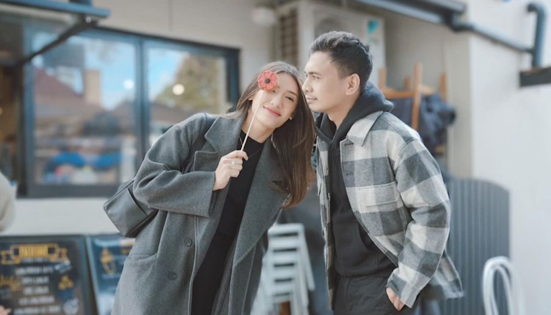 Salah Server, Raditya Dika Bingung Netizen Khawatirkan Rumah Tangganya Sama Anissa Aziza