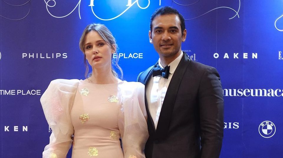 Istri Ario Bayu Diduga Hamil Anak Kedua usai Pamer Perut