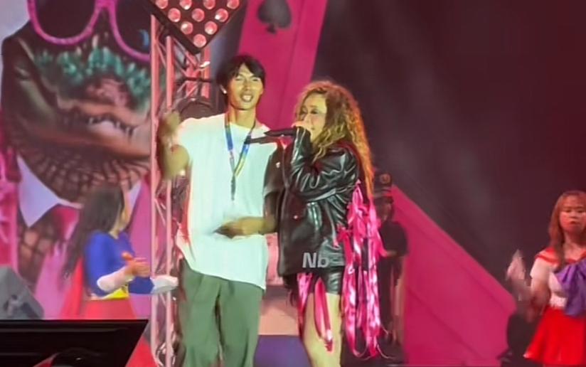 Penonton Histeris! Pinkan Mambo Tiba-tiba Ciuman dengan Arya Khan di Panggung Synchronize Festival
