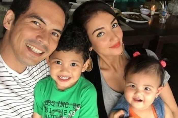 5 Pasangan Artis Rebutan Hak Asuh Anak