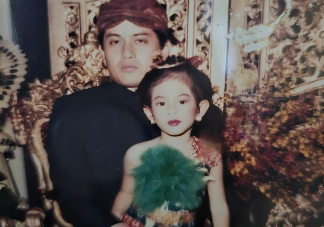 Potret Langka! Dian Sastrowardoyo Perlihatkan Wajah Almarhum Ayahnya