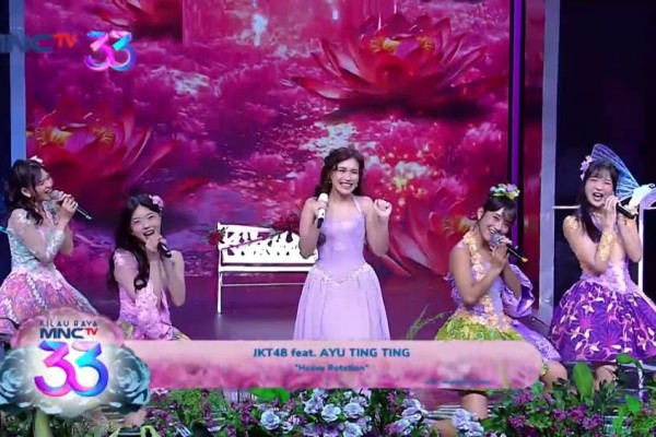 Nggak Nyangka, Ayu Ting Ting Tampil Centil Bersama JKT48 Bak Peri