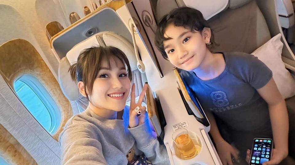 Liburan dengan Bilqis ke AS, Ayu Ting Ting Bak Punya Versi Mini di 4 Potret Ini