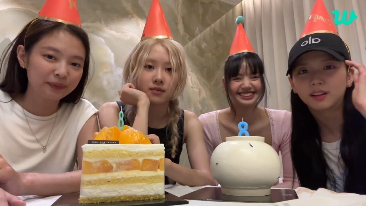 Akhirnya BLACKPINK Tampil Lengkap Berempat di Ultah ke-8