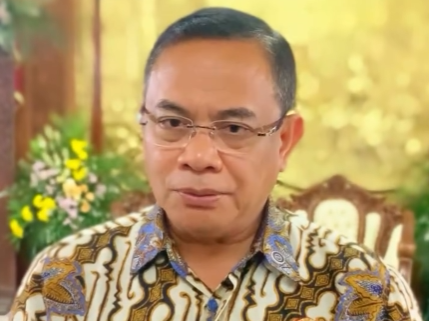 Demo Ricuh Desak Bupati Pati Mundur, Sudewo Dilempari Sandal saat Temui Massa