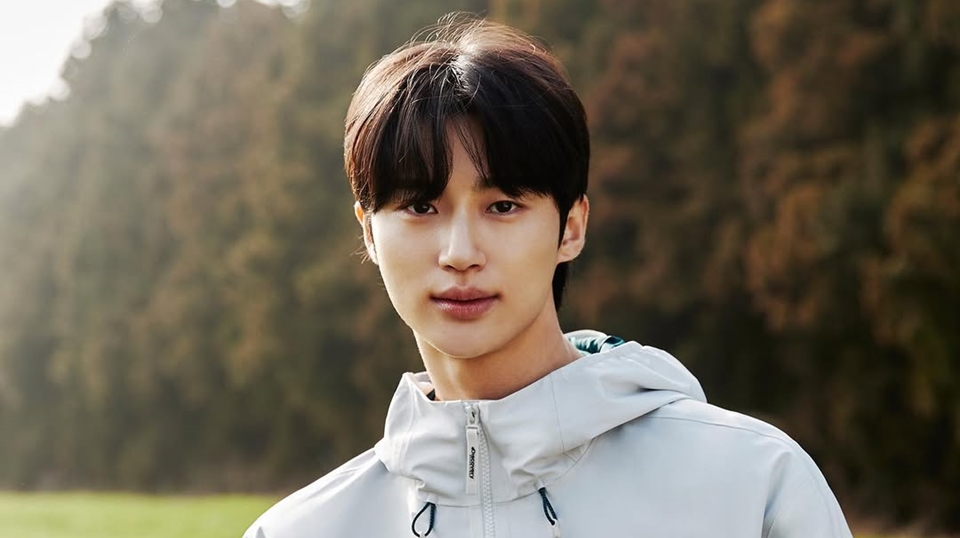 Byeon Woo Seok Manjakan Staf dengan Hadiah Akhir Tahun Gagdet Terbaru