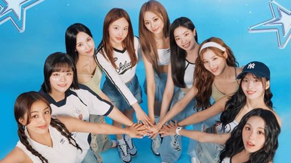 TWICE Bakal Jadi Guest Star Coldplay Ketika Konser di Seoul