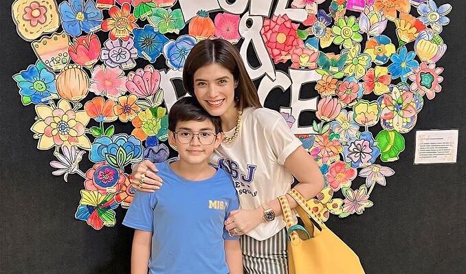 Carissa Putri Tenteng Tas Hermes Rp500 Juta Sambil Gendong Buah Hatinya