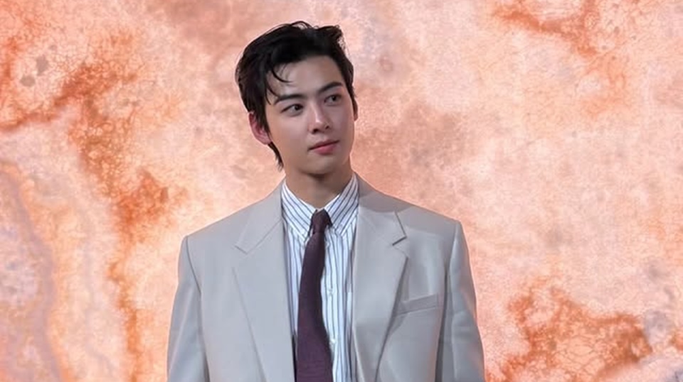 Foto Perdana Cha Eunwoo saat Militer Dirilis, Sempat Curhat Latihannya Sulit