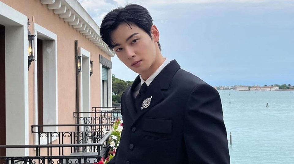 Penampilan Cha Eunwoo ASTRO di Waterbomb 2024 Bikin Teringat Atraksi Panggung King Nassar