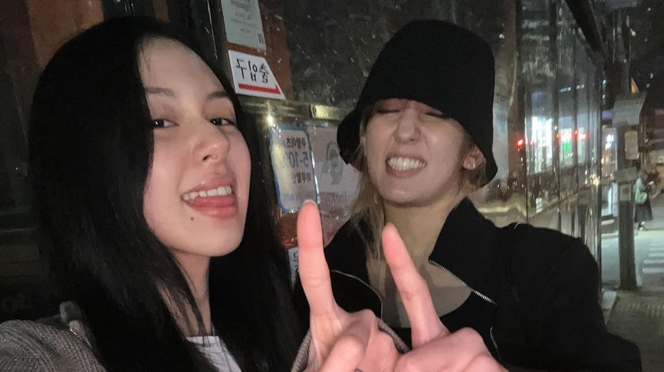 Chaeyoung TWICE dan Jeon Somi Bikin Geger Gegara Kompak Pamer Dalaman