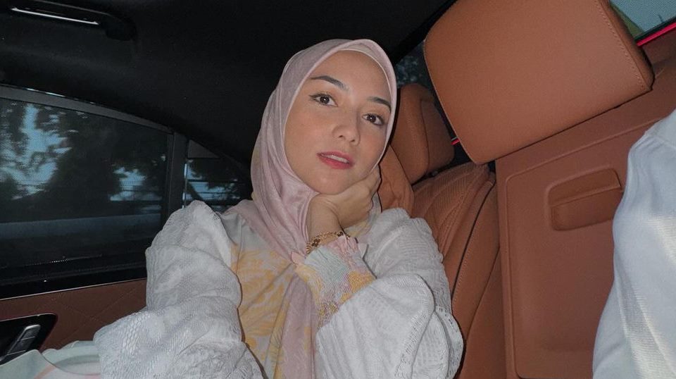 Citra Kirana Tampil Memukau di Sebelah Musisi Terkenal Korea