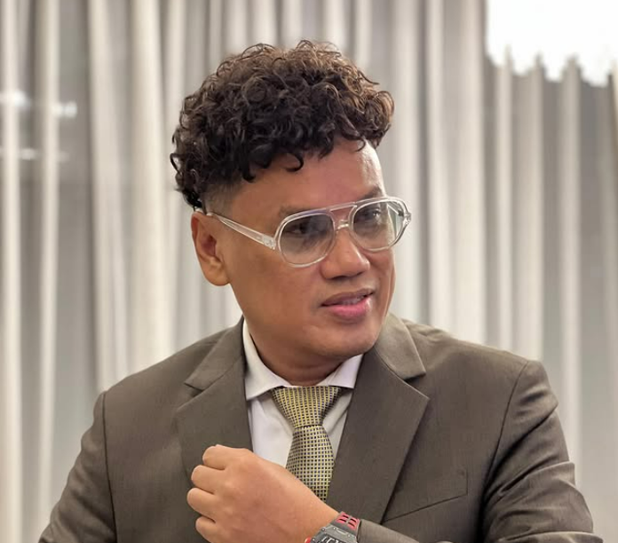 Mata Sembap, Uya Kuya dan Astrid Salat di Istiqlal Pascapenjarahan Rumah