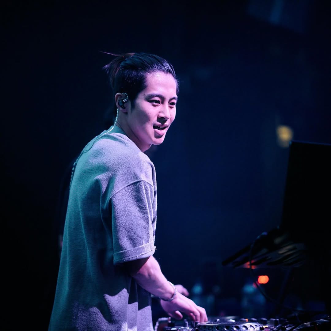 DJ Panda Hilang Tengilnya Saat Klarifikasi, Plafon Bocor Bikin Salfok