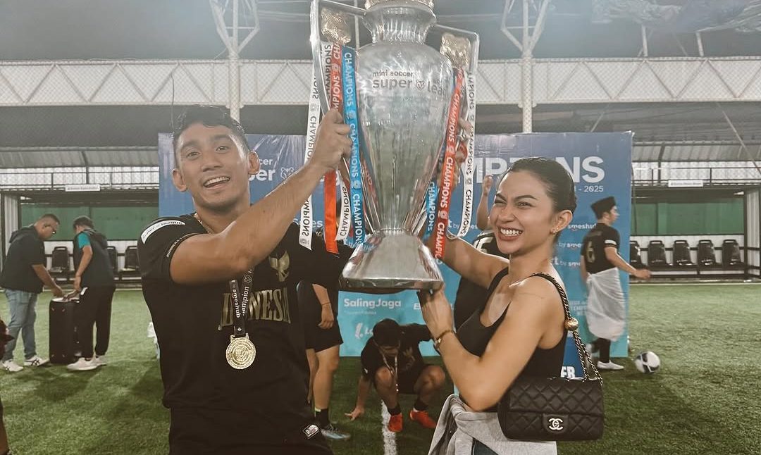 Daffa Wardhana Angkat Piala, Ariel Tatum Nyempil Jadi Sorotan