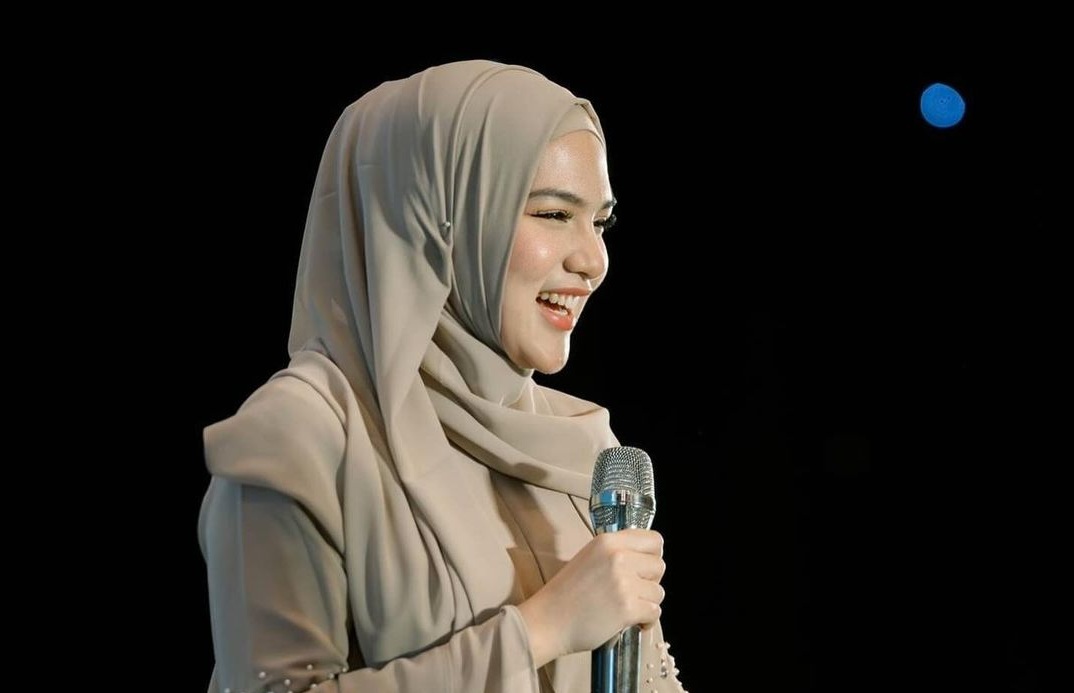 Cantiknya Davina Karamoy Pakai Hijab, Banjir Pujian