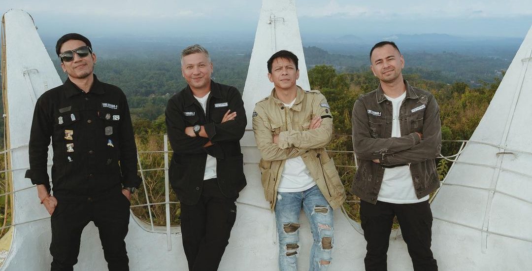 Desta Mahendra Ajak The Dudas Minus One Plesir ke Solo, Mampir ke Rumah Kakek Kho Ping Hoo