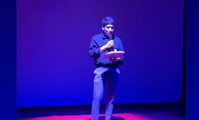 Desta Nangis Baca Puisi di Perilisan Buku Baru Natasha Rizky