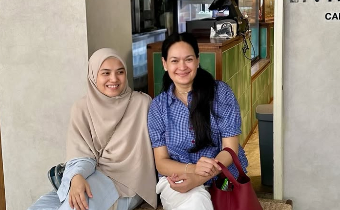 Nggak Pernah Ribut, Ini Tips Donna Harun Biar Akrab dengan Menantu!