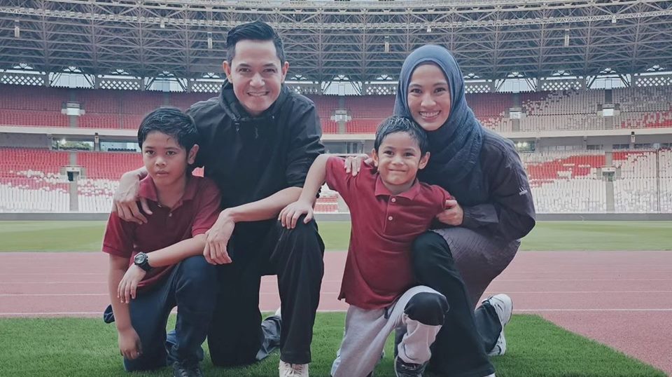 Alyssa Soebandono Bagi Tugas dengan Dude Harlino Rawat 3 Anak yang Usianya Jauh