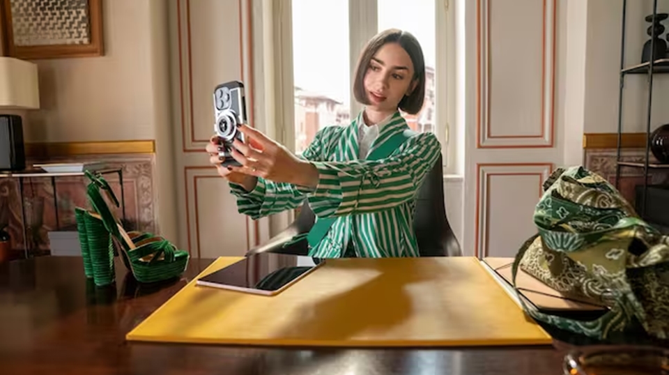 Tinggalkan Paris, Emily Cooper Bakal Bertualang di Italia di Musim Terbaru