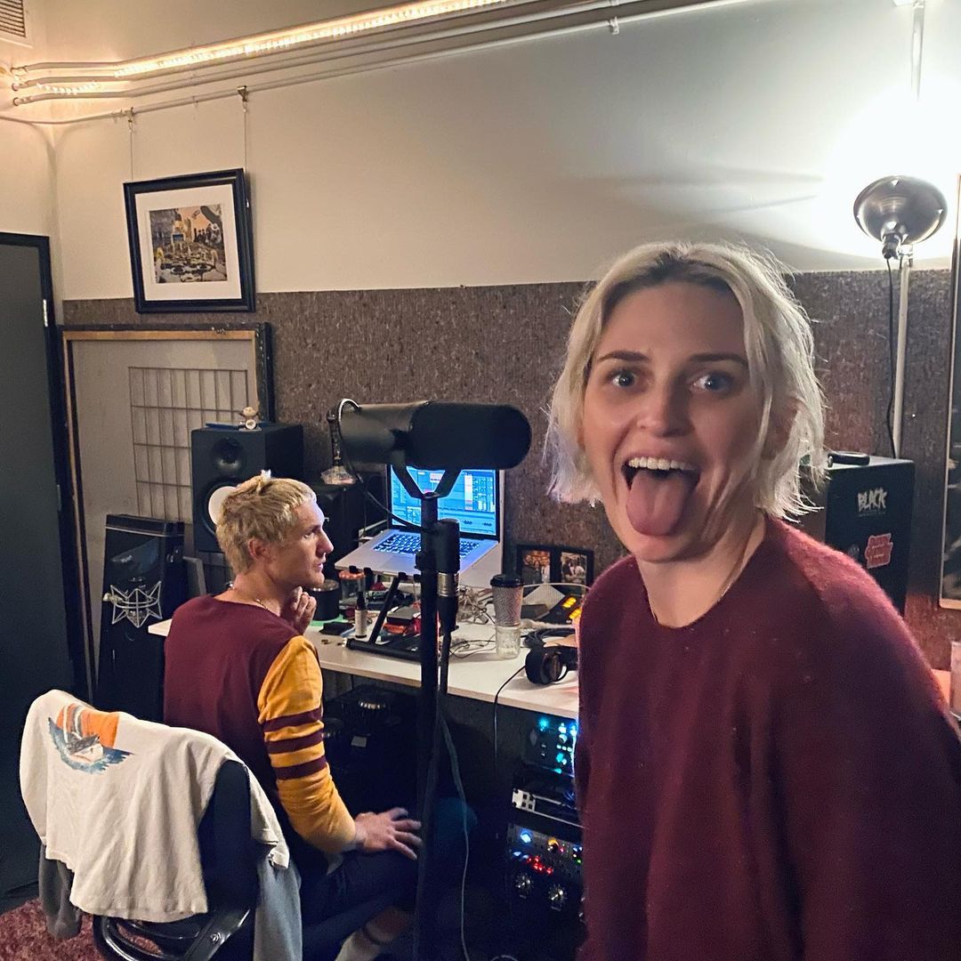 3 Fakta Emily Amstrong, Pengganti Chester Bennington di Linkin Park