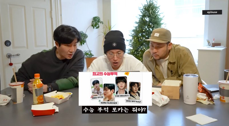 Epik High Usul Bikin Photocard dari Ijazah usai Punya Lightstick Jari Tengah