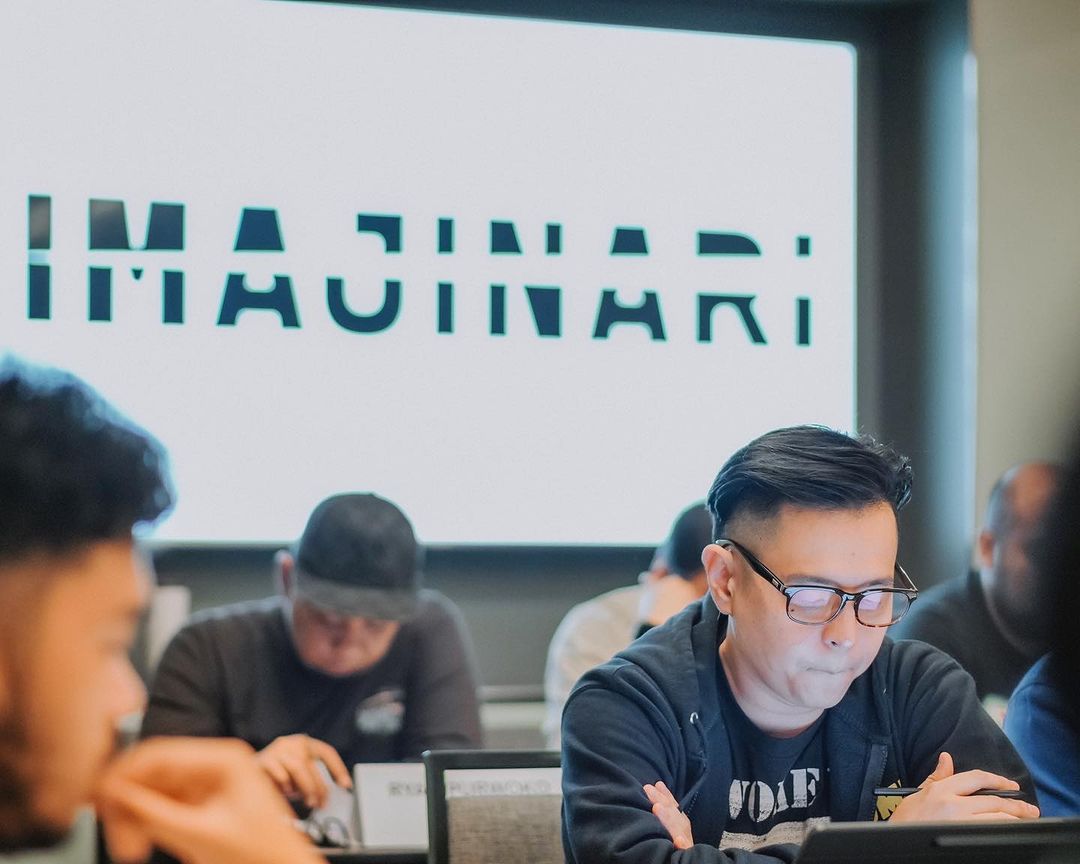 Ernest Prakasa Comeback Jadi Sutradara Bikin Film Original Untuk Netflix