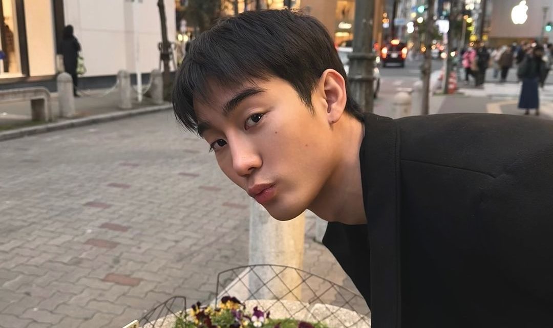 Aktor Thailand Force Jiratchapong Liburan ke Bali, Melokal Nyicip Sate