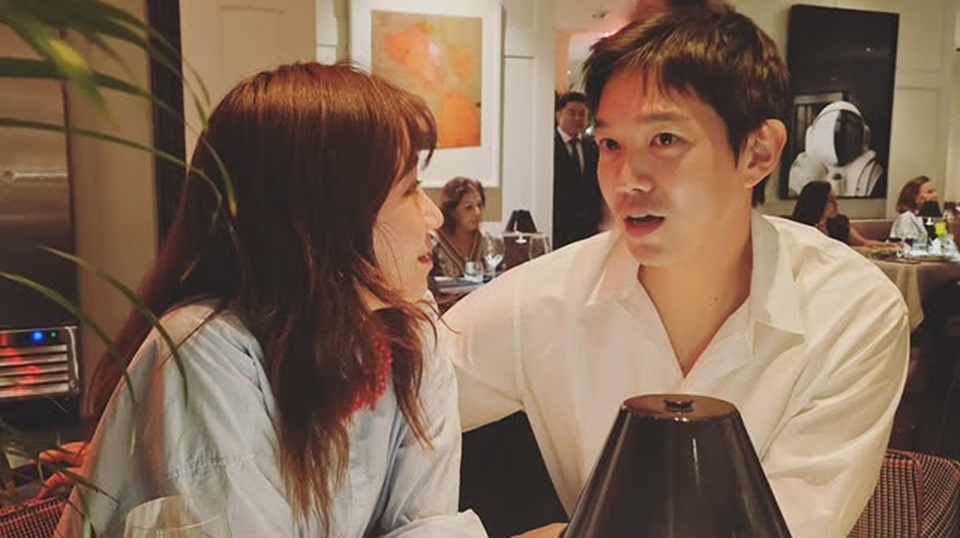 Dirumorkan Pindah ke AS, Gong Hyo Jin dan Kevin Oh Malah Pamer Foto-Foto Bucin