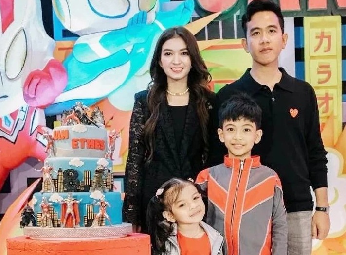 Gemasnya La Lembah Putri Gibran Rakabuming, Ikut Salaman Saat Open House