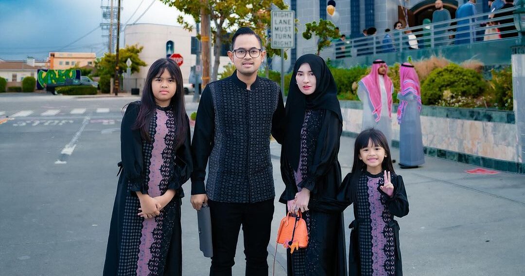 Shandy Purnamasari Bawa Tas Hermes Seharga Rp270 Juta Saat Salat Ied di LA