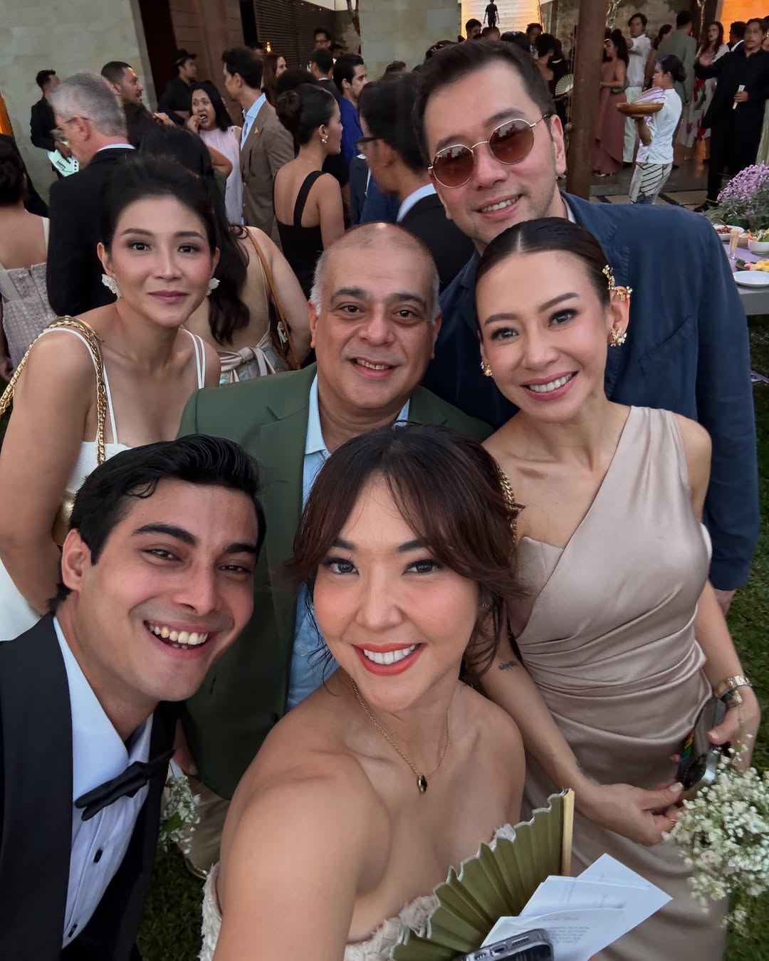 Gisella Anastasia dan Cinta Brian di pernikahana Luna Maya dan Maxime Bouttier. [Instagram]