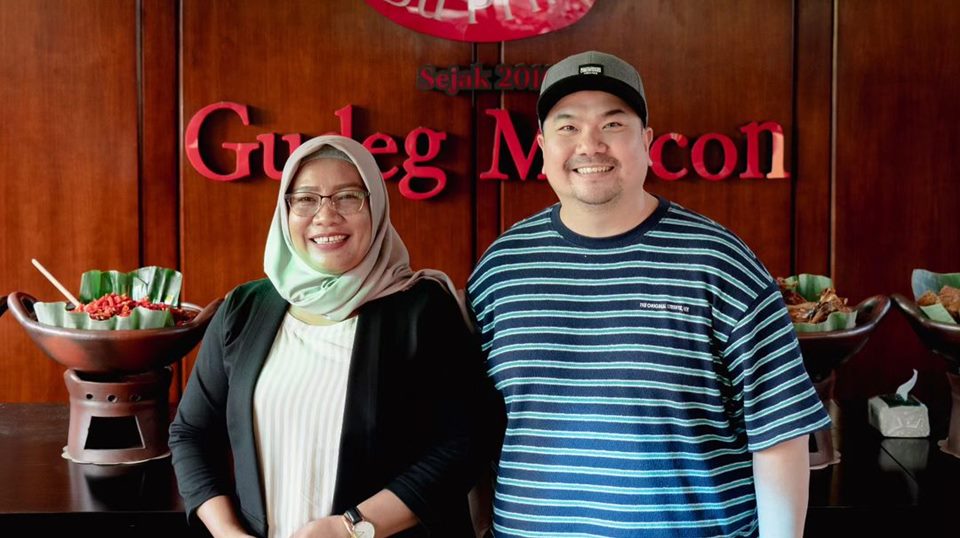 Nex Carlos Bawa Gudeg Mercon Bu Prih ke Jakarta, Laris Banget!